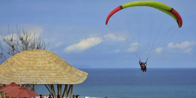 Serunya Naik Paragliding diBali